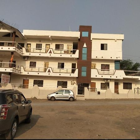 דירות Ellora Shivam Residency מראה חיצוני תמונה